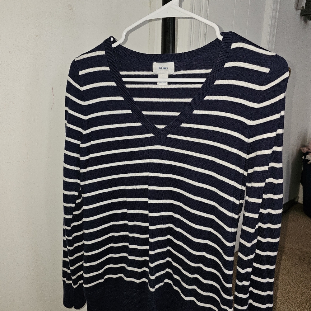 Old Navy V-Neck sweater